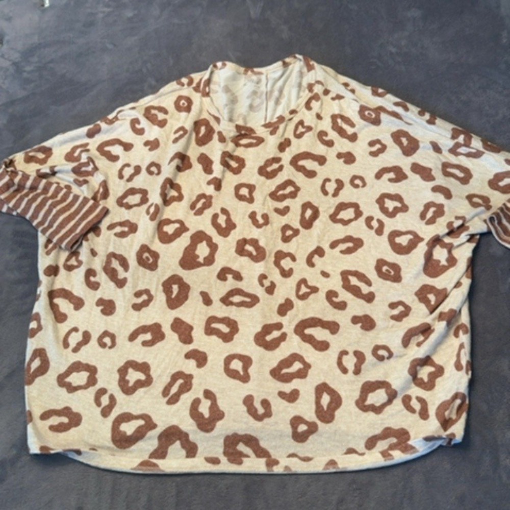 24/7 Comfort Apparel Top Women XL Tan Brown Leopard Print Graphic Casual Tee
